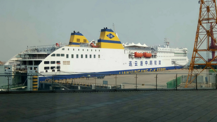 煙臺(tái)中韓輪渡.jpg